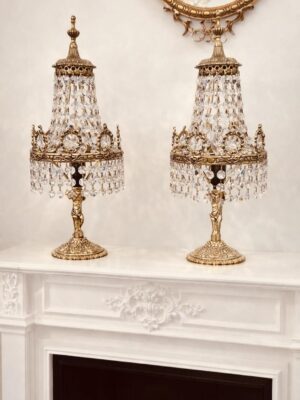 Prabangūs bronzos ir krištolo staliniai šviestuvai "Midnight Chandeliers"