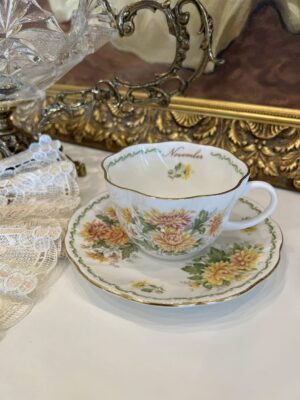 Angliško porceliano kolekcinis puodukas "November"