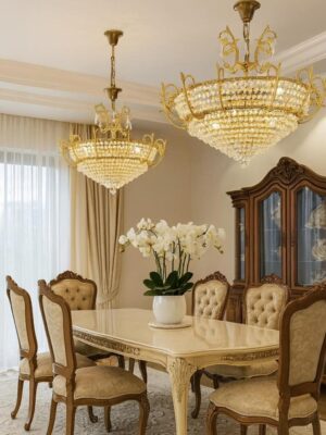 Elegancija alsuojantys krištolo šviestuvai "Soleil Royal"