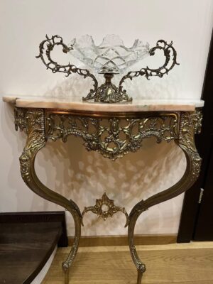 Naudota vintažinė bronzinė konsolė su marmuro stalviršiu "Rosabella Console"
