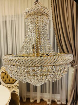 Naudotų, spindinčių krištolo šviestuvų pora "Belmonte Crystal"