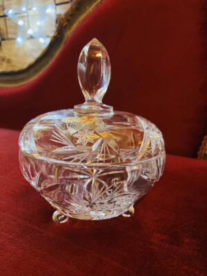 Vintažinis krištolo indas su dangčiu