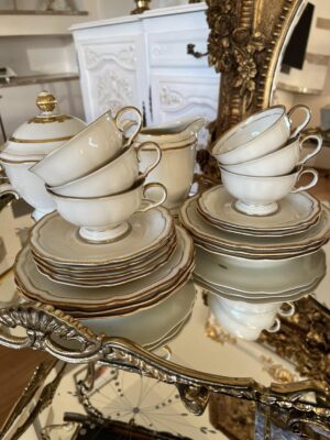 Vokiškas Hutschenreuther porceliano kavos / arbatos servizas 6 asmenims.