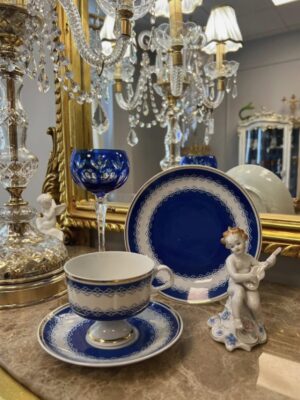 Subtilus ir dailus balto porceliano su kobaltu trio