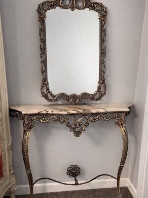Naudota vintažinė bronzinė konsolė su marmuro stalviršiu "Specchio Royale"