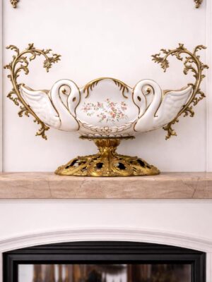 Vintažinė balto porceliano vaisinė "Swan Elegance"