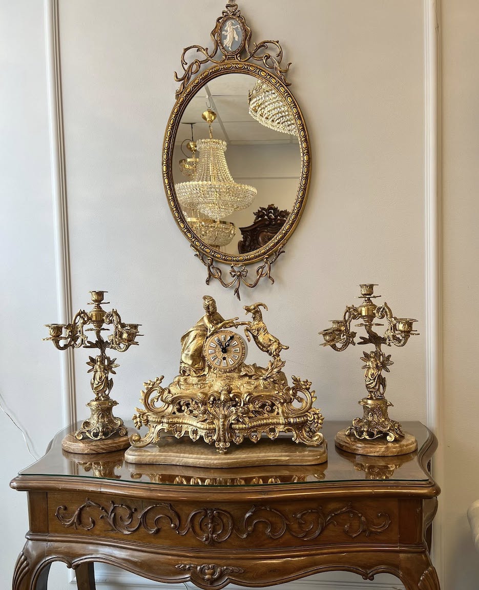 Vintažinis bronzinis laikrodis ir žvakidės "Herloge Empire"