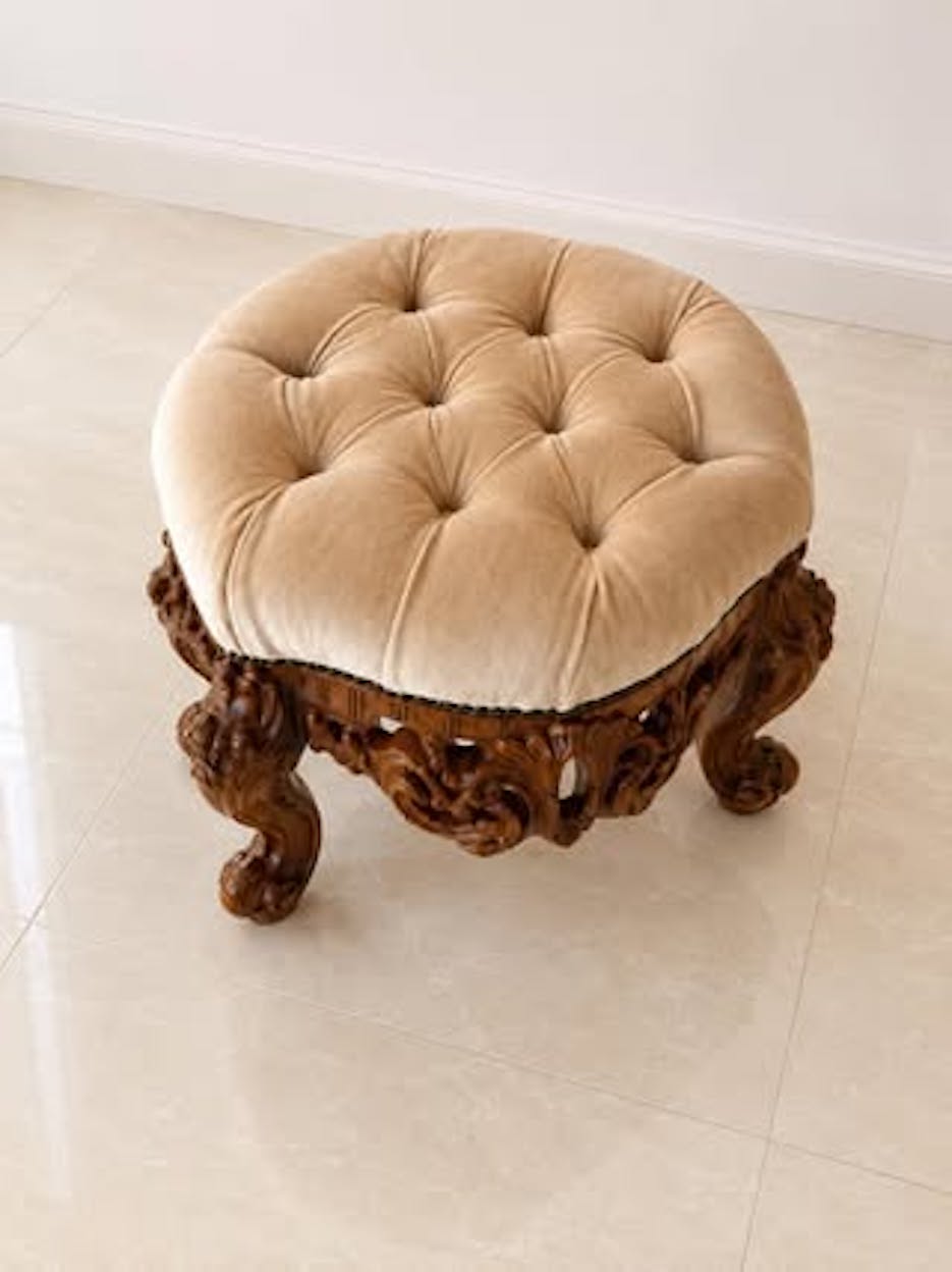 Vintažinis, naudotas baroko stiliaus pufas " Baroque Pouf" - Image 2